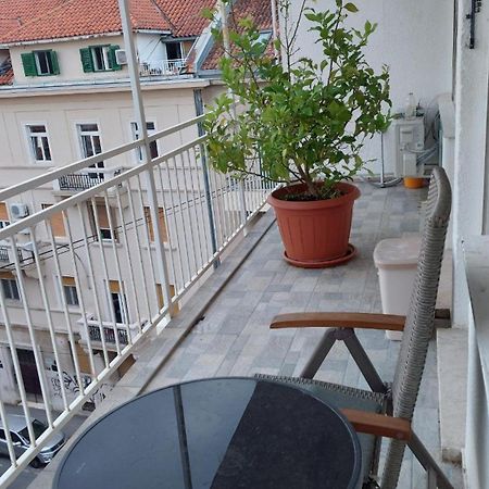 Room With Private Toilet And Balcony In City Center In Shared Apartment سبليت المظهر الخارجي الصورة