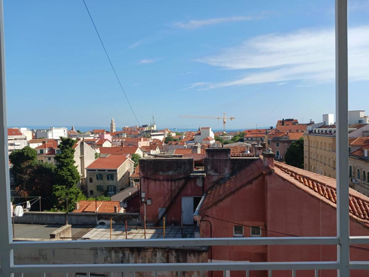 Room With Private Toilet And Balcony In City Center In Shared Apartment سبليت المظهر الخارجي الصورة