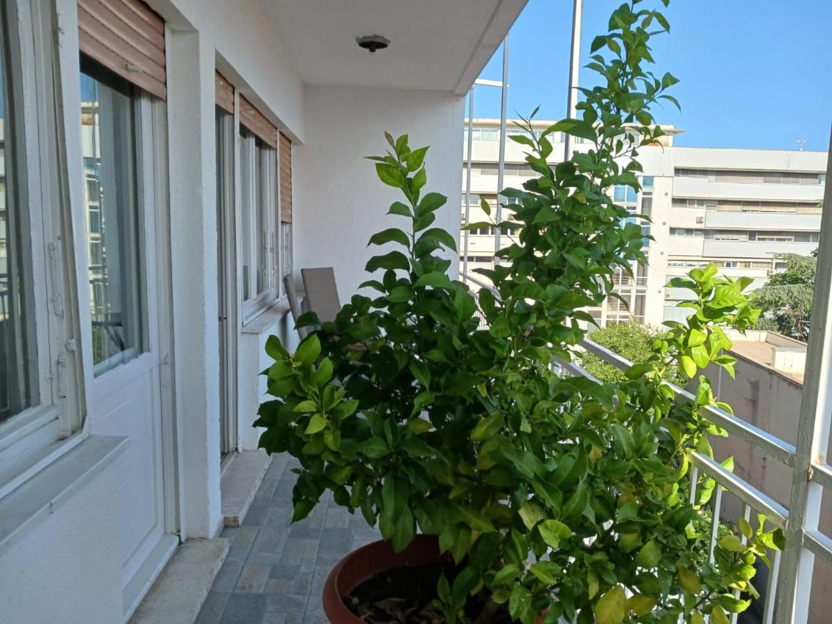 Room With Private Toilet And Balcony In City Center In Shared Apartment سبليت المظهر الخارجي الصورة