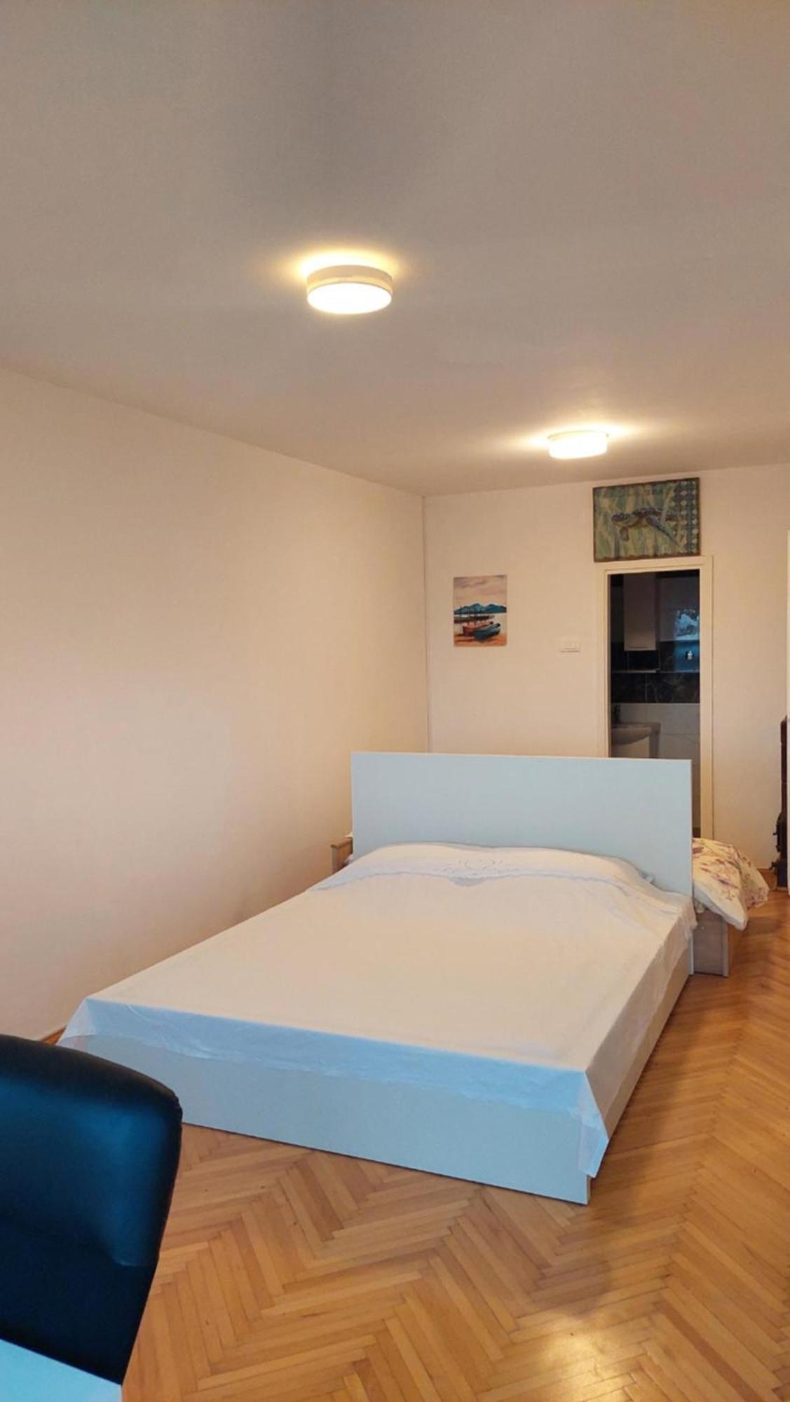 Room With Private Toilet And Balcony In City Center In Shared Apartment سبليت المظهر الخارجي الصورة