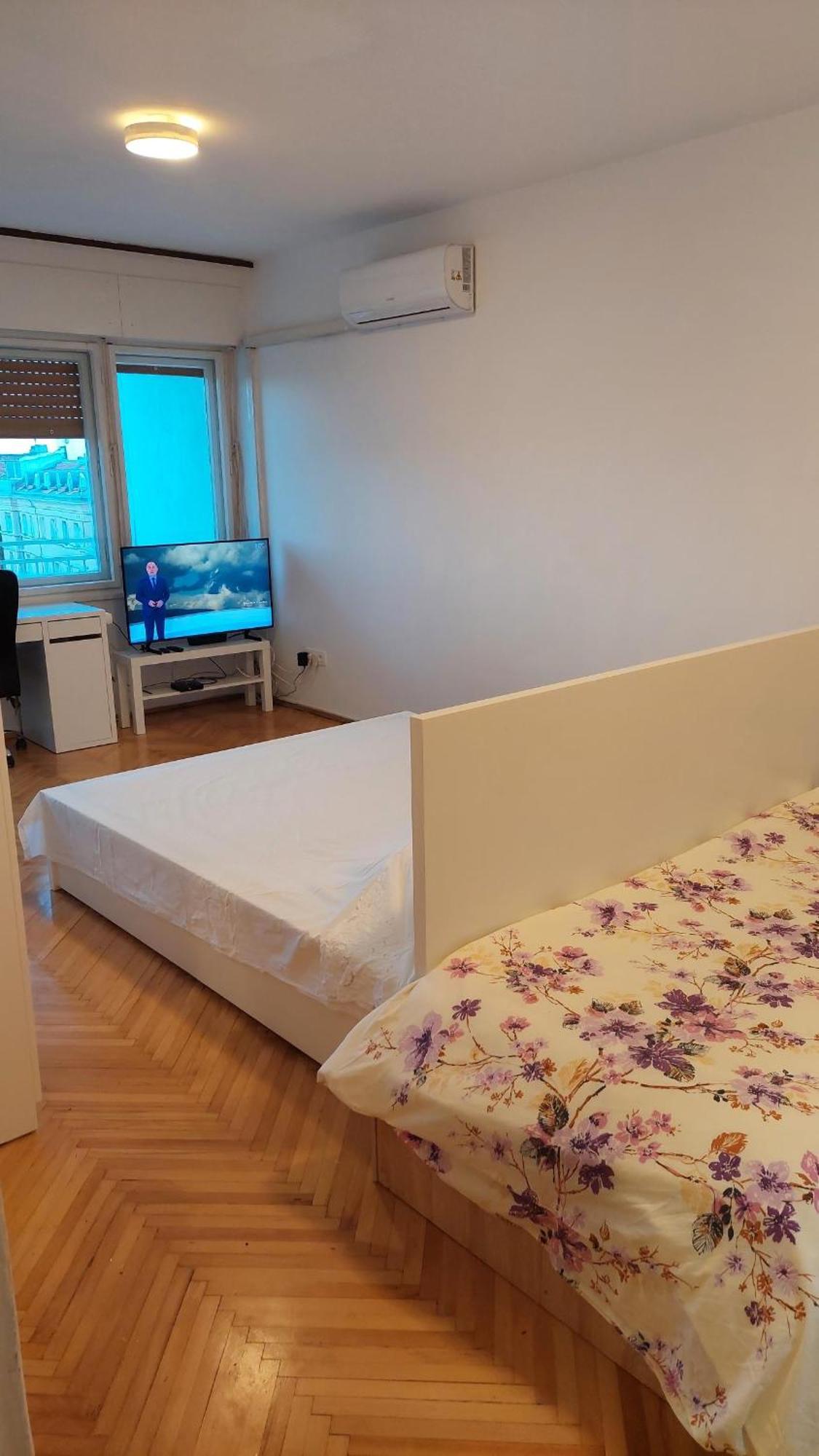 Room With Private Toilet And Balcony In City Center In Shared Apartment سبليت المظهر الخارجي الصورة