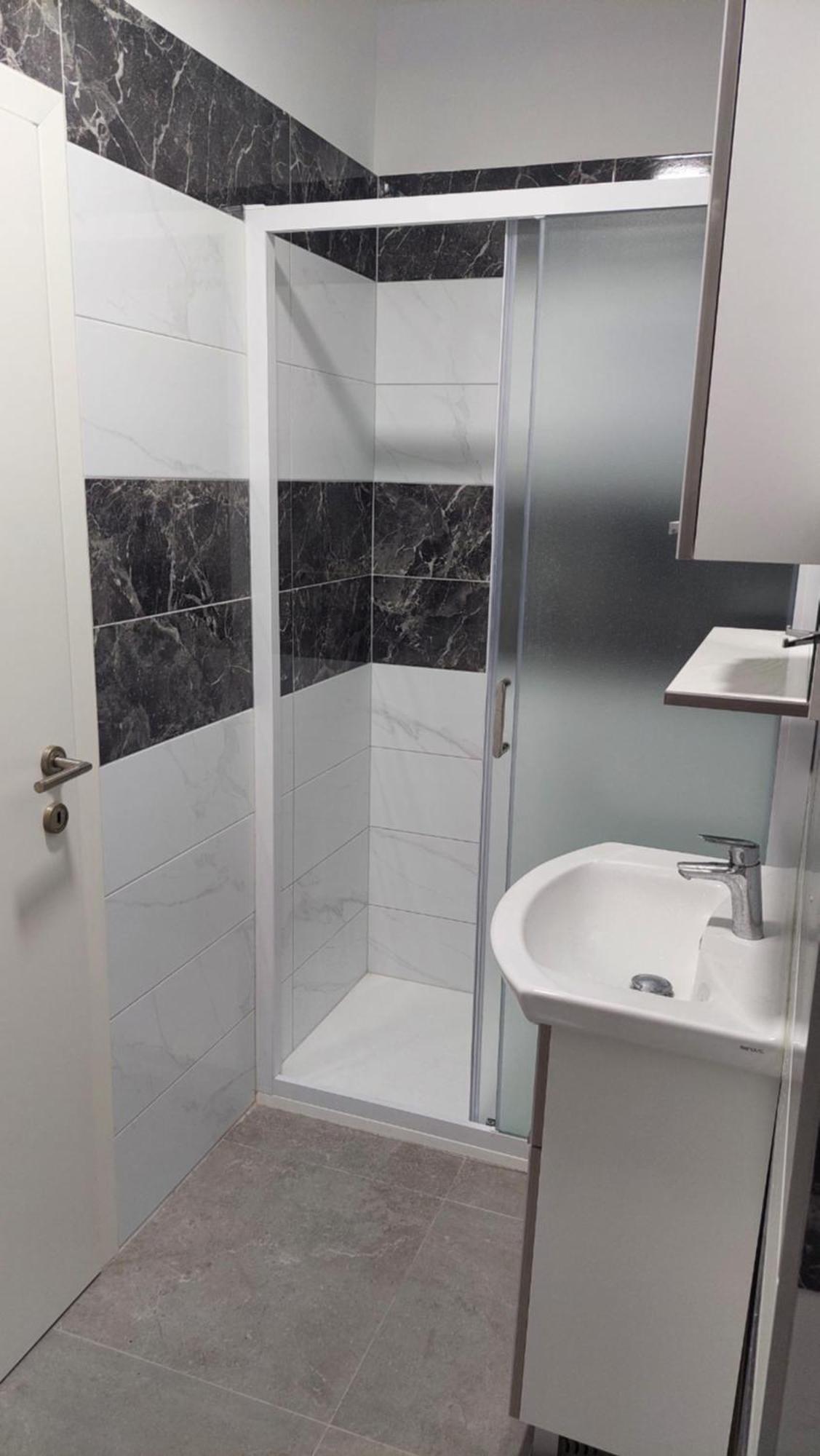 Room With Private Toilet And Balcony In City Center In Shared Apartment سبليت المظهر الخارجي الصورة