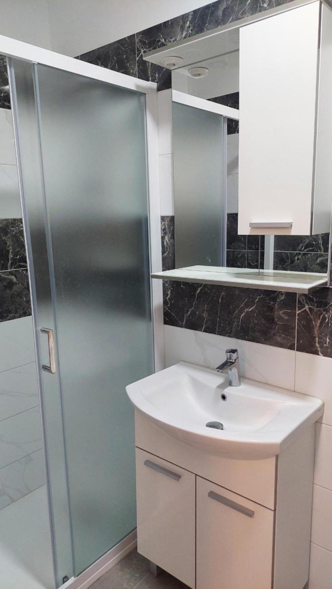 Room With Private Toilet And Balcony In City Center In Shared Apartment سبليت المظهر الخارجي الصورة