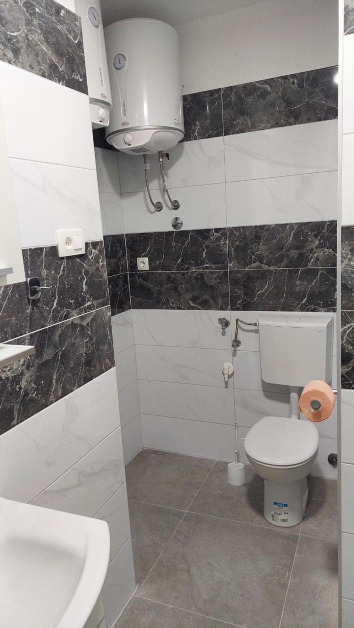 Room With Private Toilet And Balcony In City Center In Shared Apartment سبليت المظهر الخارجي الصورة
