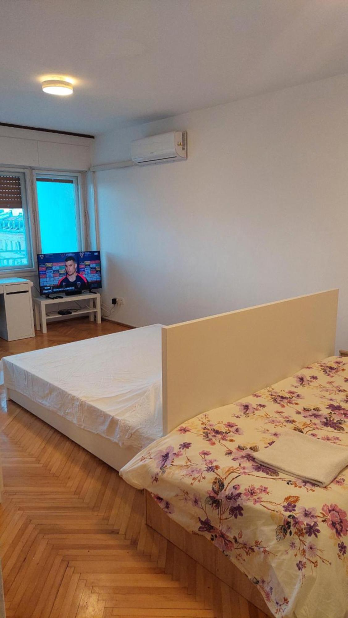 Room With Private Toilet And Balcony In City Center In Shared Apartment سبليت المظهر الخارجي الصورة