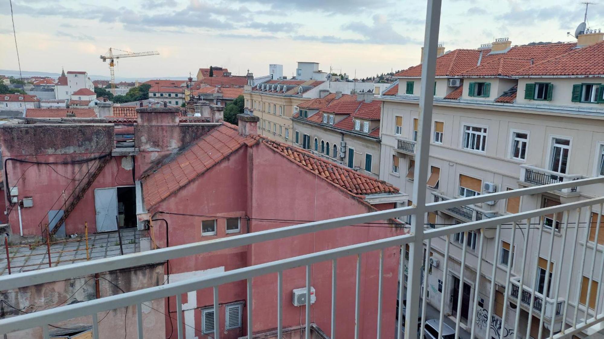Room With Private Toilet And Balcony In City Center In Shared Apartment سبليت المظهر الخارجي الصورة